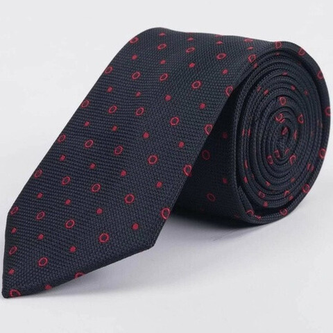Аренда галстука черного цвета с красным узором для мужского костюма