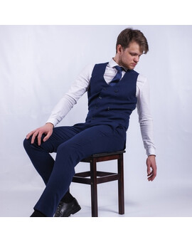 Прокат мужского костюма с двубортным жилетом темно-синего цвета, изображение 1