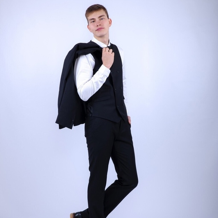 Прокат мужского костюма черного цвета