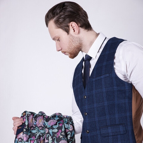 Аренда мужского костюма в крупную темно-синюю клетку