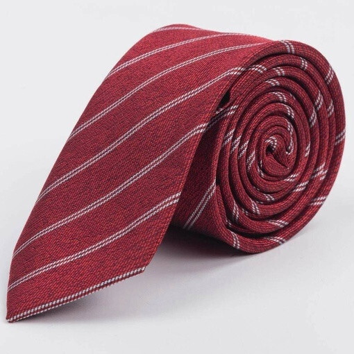 Арендовать бордовый галстук в белую двойную полоску для мужских костюмов