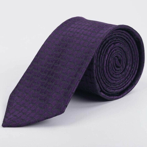 Арендовать фиолетовый галстук с черным узором для мужского костюма