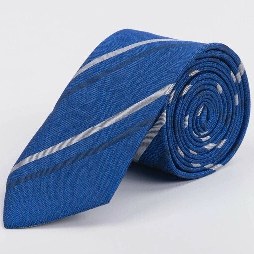 Арендовать галстук синего цвета с разноцветными полосами для мужских костюмов